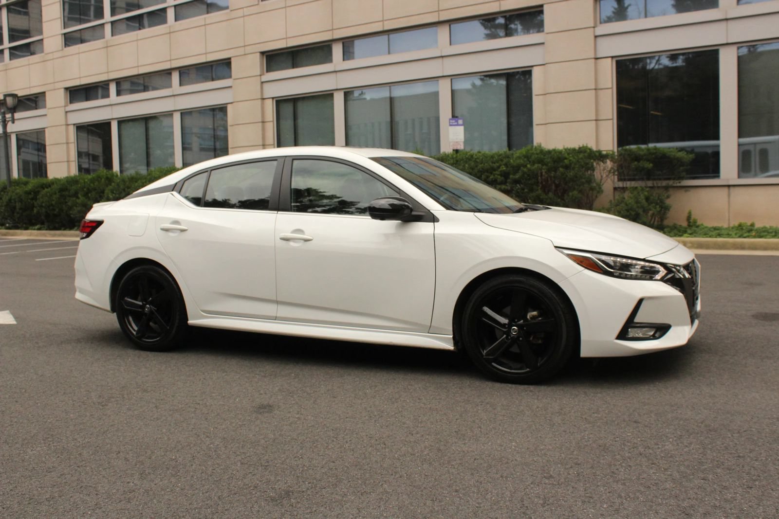 Used 2023 Nissan Sentra SR w/ SR Premium Package FWD image 2