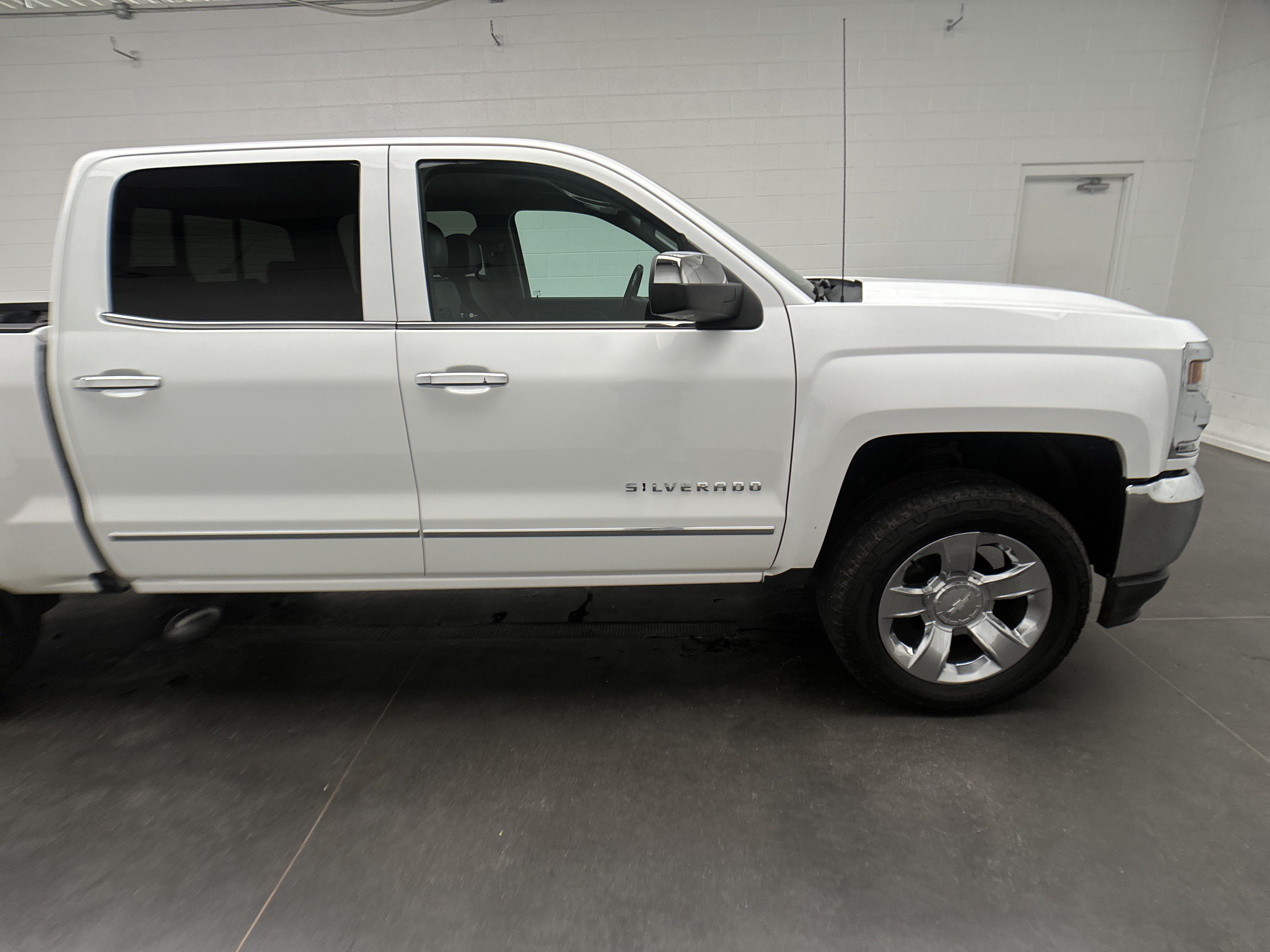Used 2016 Chevrolet Silverado 1500 LTZ w/ Sport Package AWD/4WD image 11