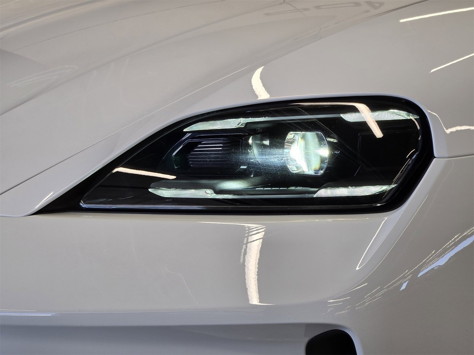 Used 2025 Porsche Taycan image 26