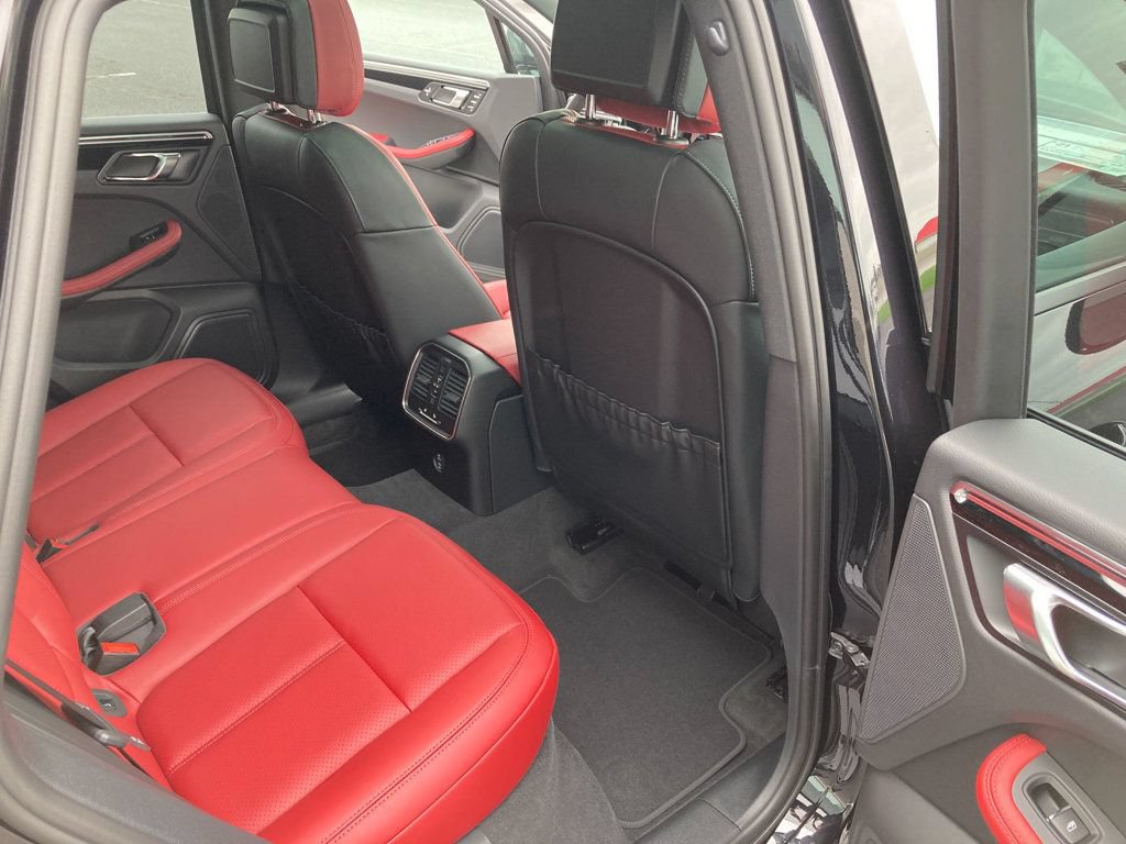 Used 2025 Porsche Macan AWD/4WD image 20