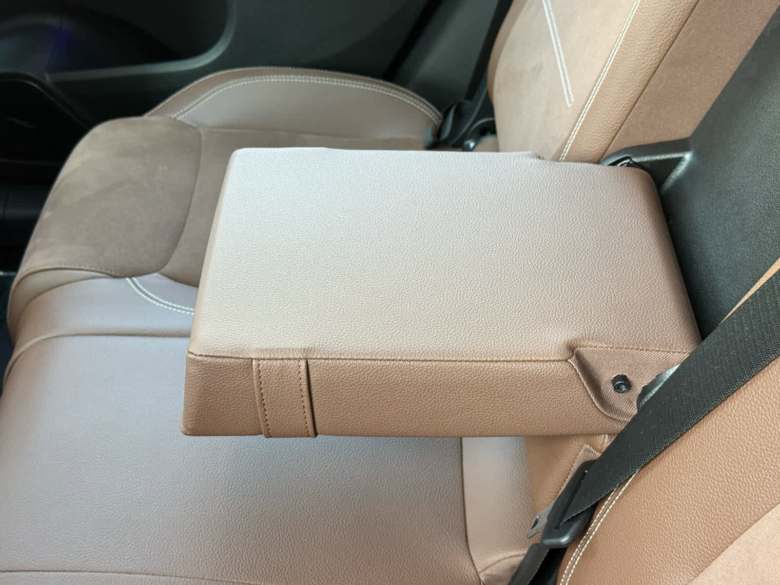 Used 2024 Mercedes-Benz GLB 35 AMG 4MATIC image 34