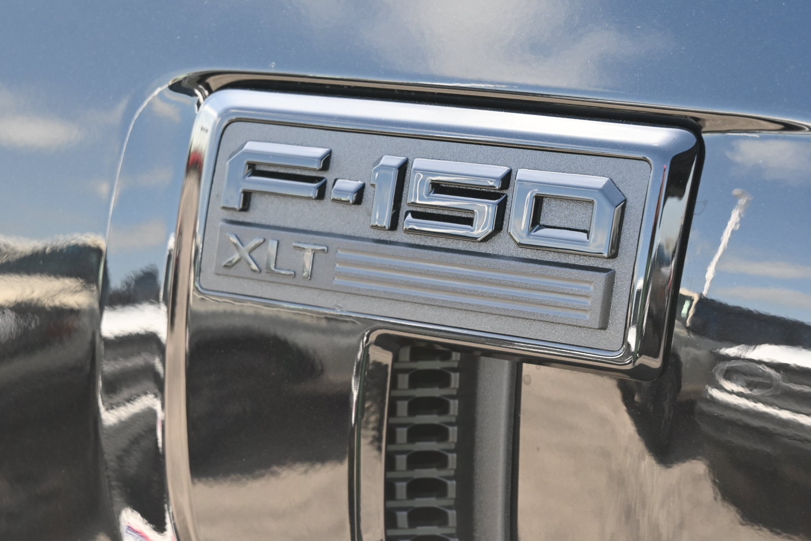 New 2026 Ford F150 XLT w/ Equipment Group 302A MID RWD image 12