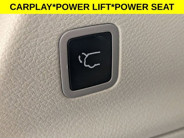 Used 2022 Chrysler Voyager LX image 28