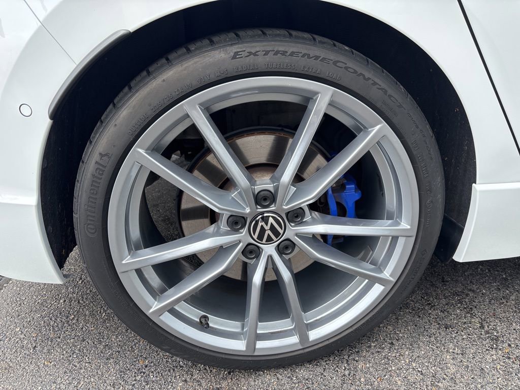 Used 2024 Volkswagen Golf R AWD/4WD image 3