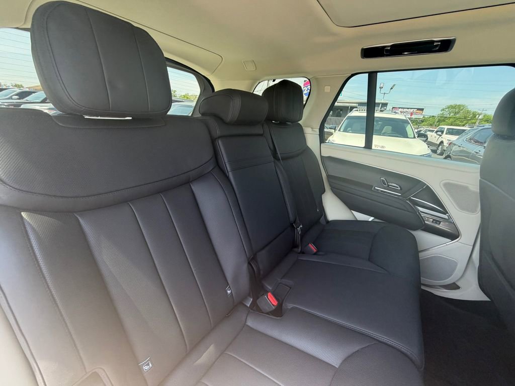Used 2024 Land Rover Range Rover SE image 19