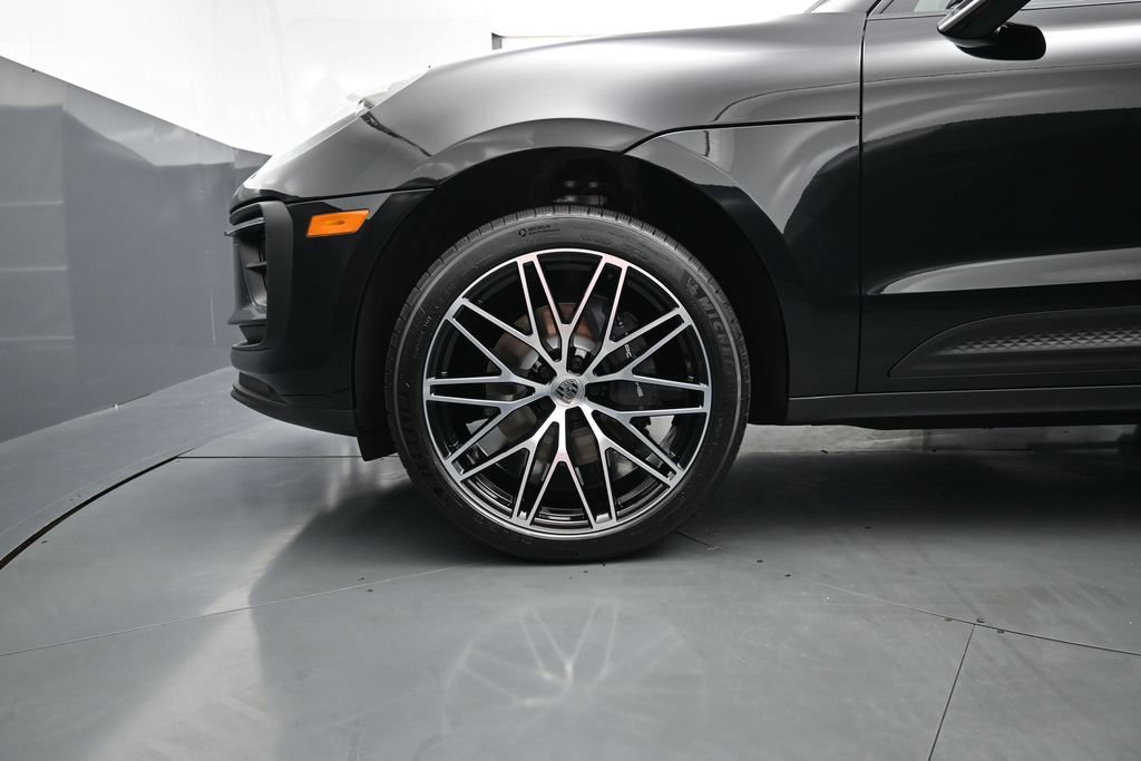 New 2026 Porsche Macan AWD/4WD image 8