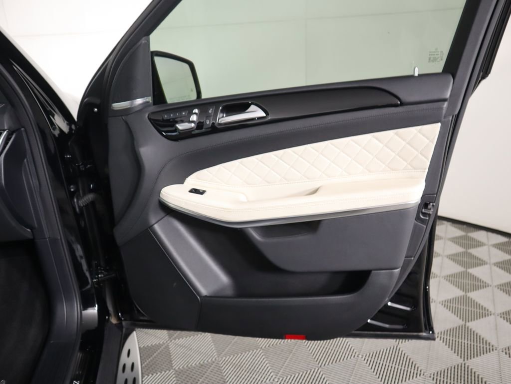 Used 2017 Mercedes-Benz GLS 550 4MATIC image 25