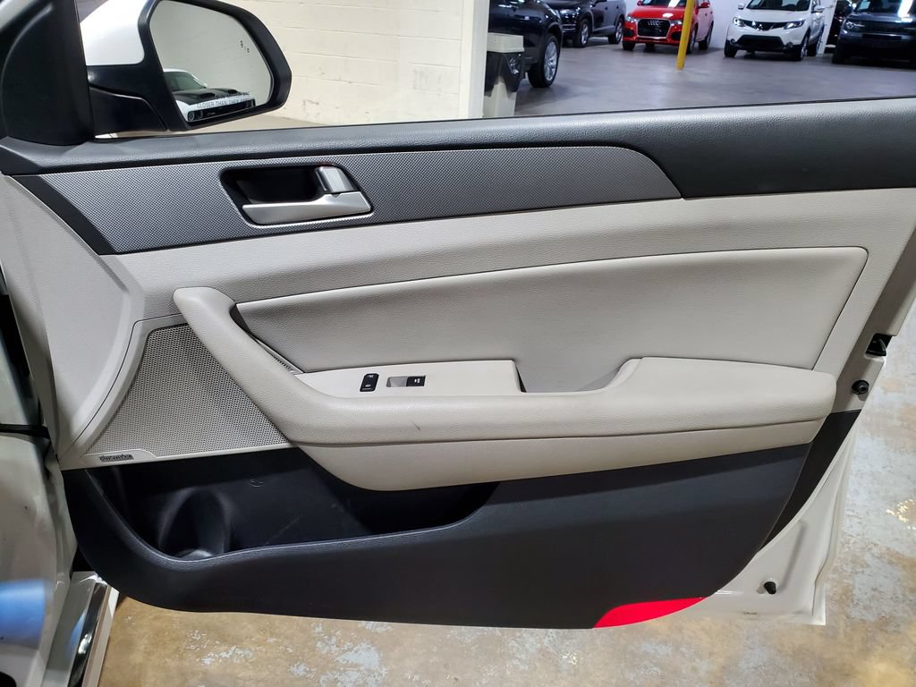 Used 2016 Hyundai Sonata Plug-In Hybrid FWD image 16