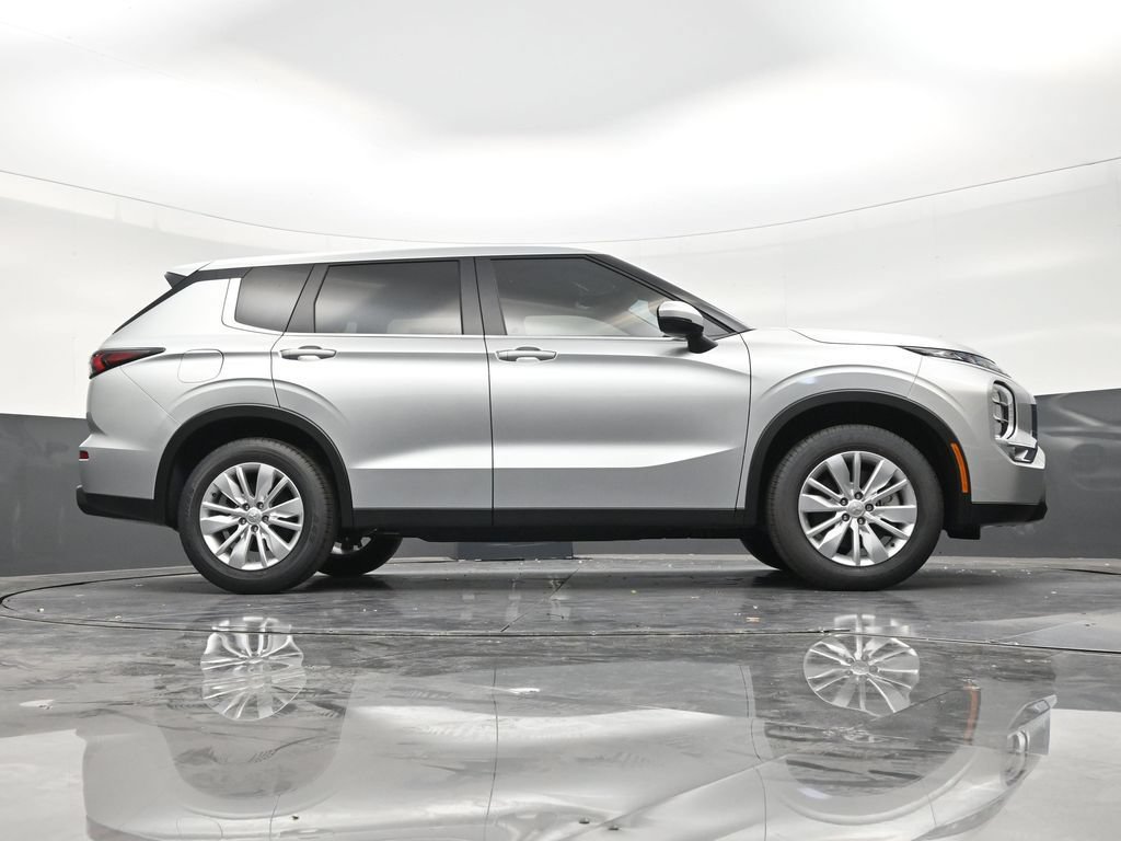 New 2026 Mitsubishi Outlander ES FWD image 24