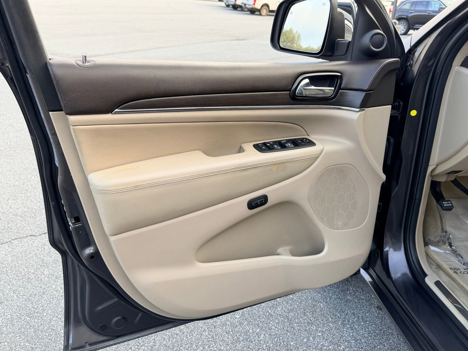 Used 2021 Jeep Grand Cherokee Overland RWD image 16