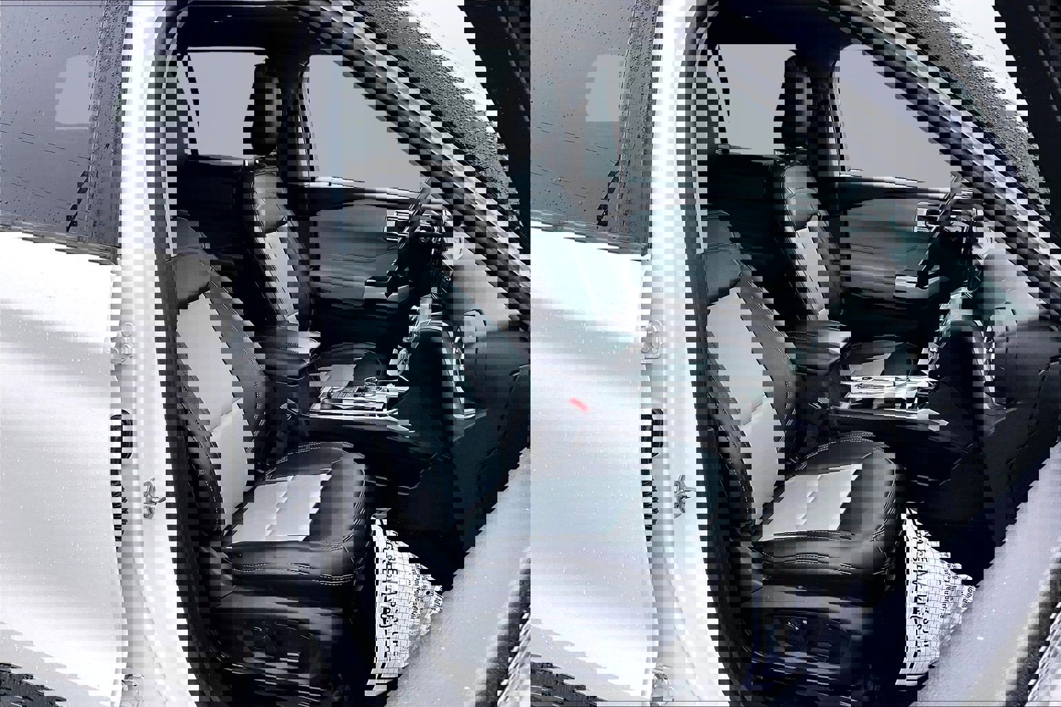 Used 2022 Ford Explorer XLT w/ Equipment Group 202A image 7