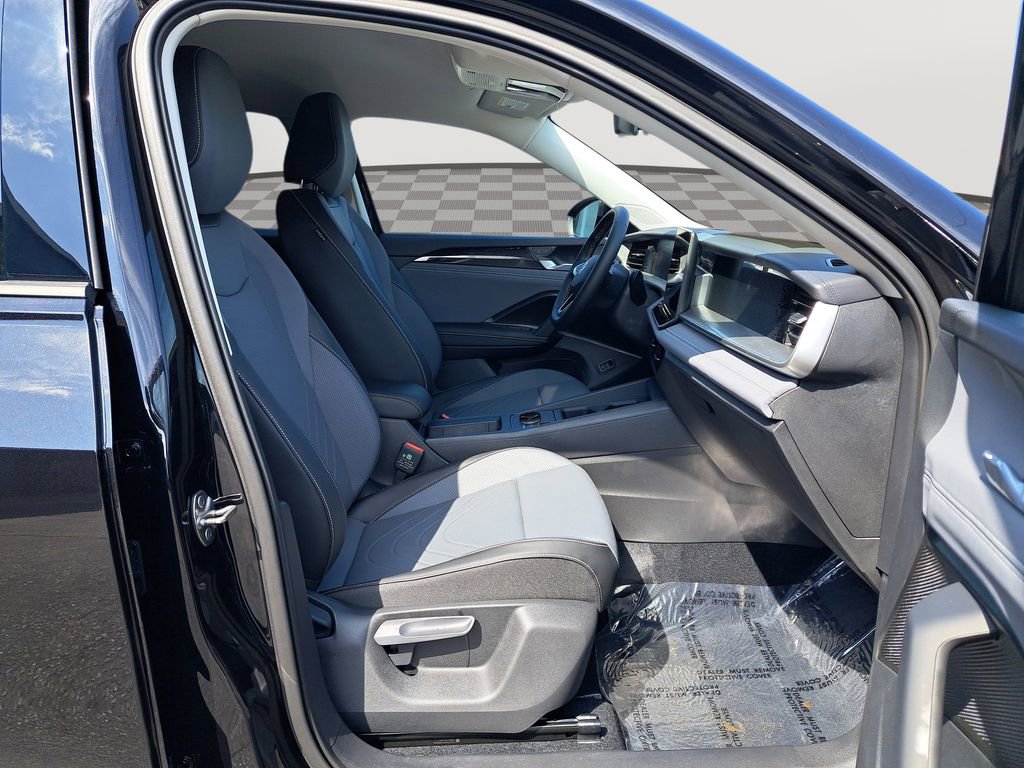 New 2025 Volkswagen Tiguan SE FWD image 18