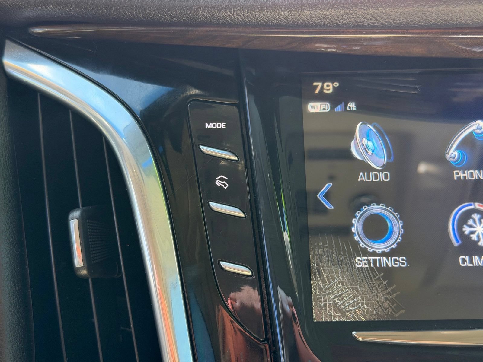 Used 2018 Cadillac Escalade Luxury AWD/4WD image 27