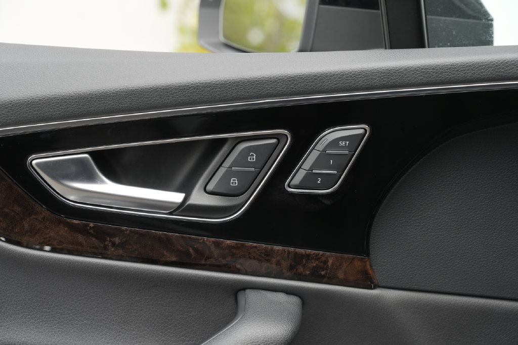 Used 2018 Audi Q7 3.0T Premium Plus AWD/4WD image 21