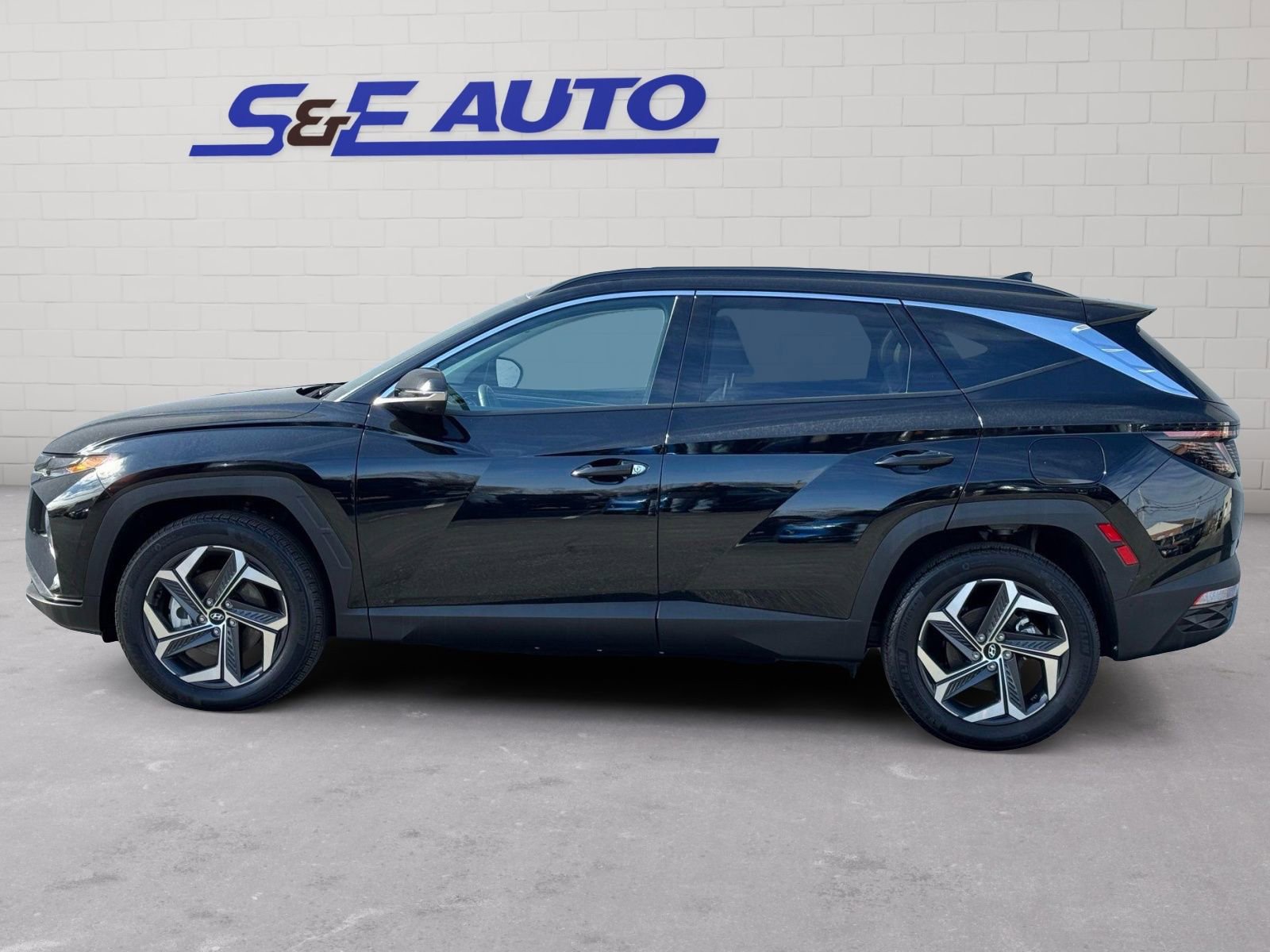 Used 2024 Hyundai Tucson Limited AWD/4WD image 2