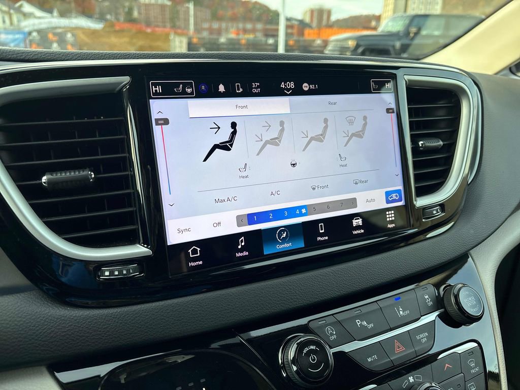 Used 2024 Chrysler Pacifica Touring-L image 22