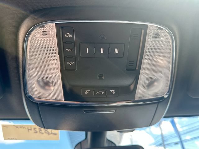 Used 2020 Jeep Grand Cherokee Limited w/ Premium Lighting Group AWD/4WD image 41