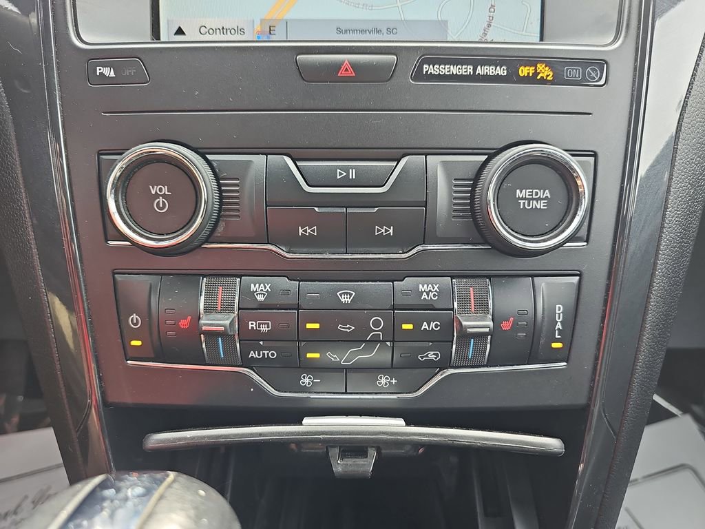 Used 2019 Ford Explorer XLT w/ Equipment Group 202A AWD/4WD image 29