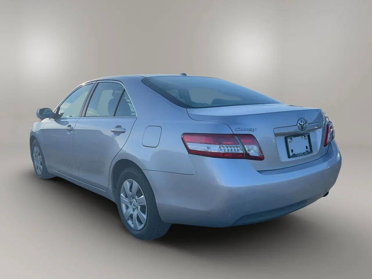 Used 2011 Toyota Camry LE image 4