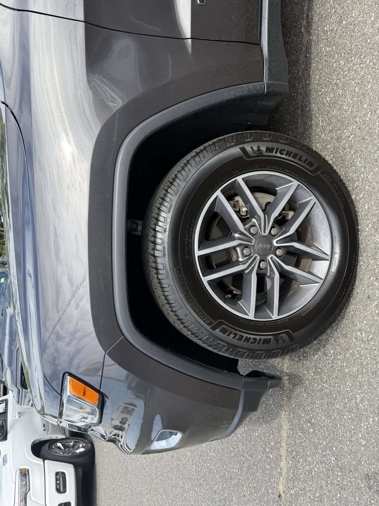 Used 2019 Jeep Grand Cherokee Limited AWD/4WD image 5