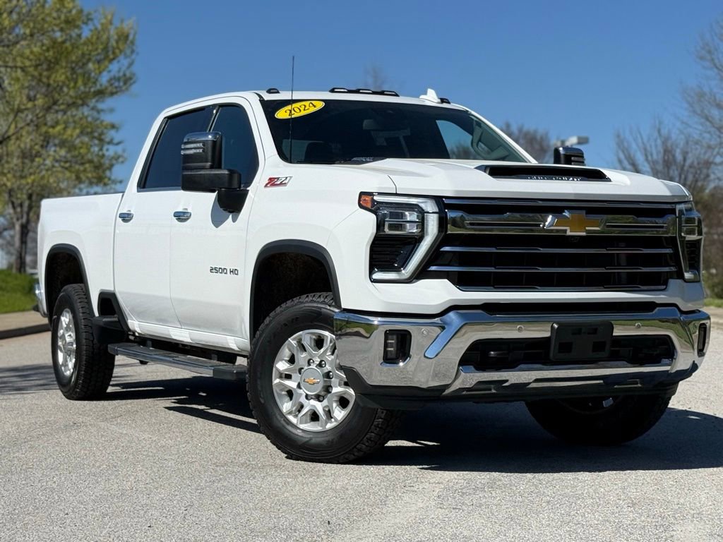 Used 2024 Chevrolet Silverado 2500 LTZ w/ LTZ Plus Package image 2