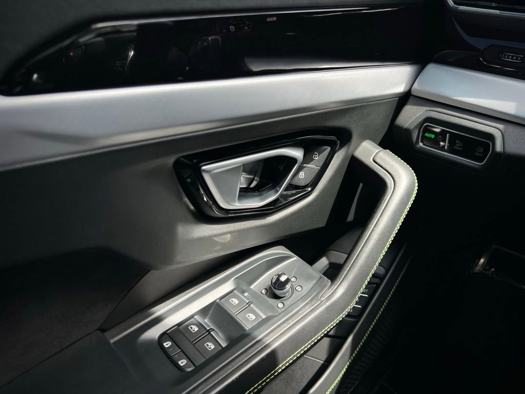 Used 2022 Lamborghini Urus image 70