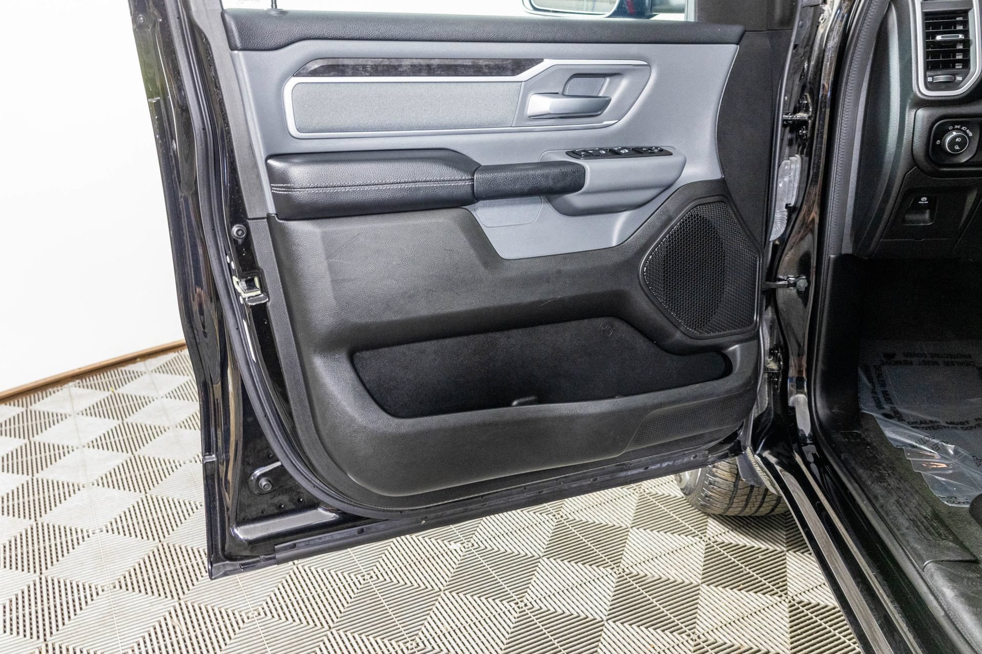 Used 2023 RAM 1500 Big Horn AWD/4WD image 38