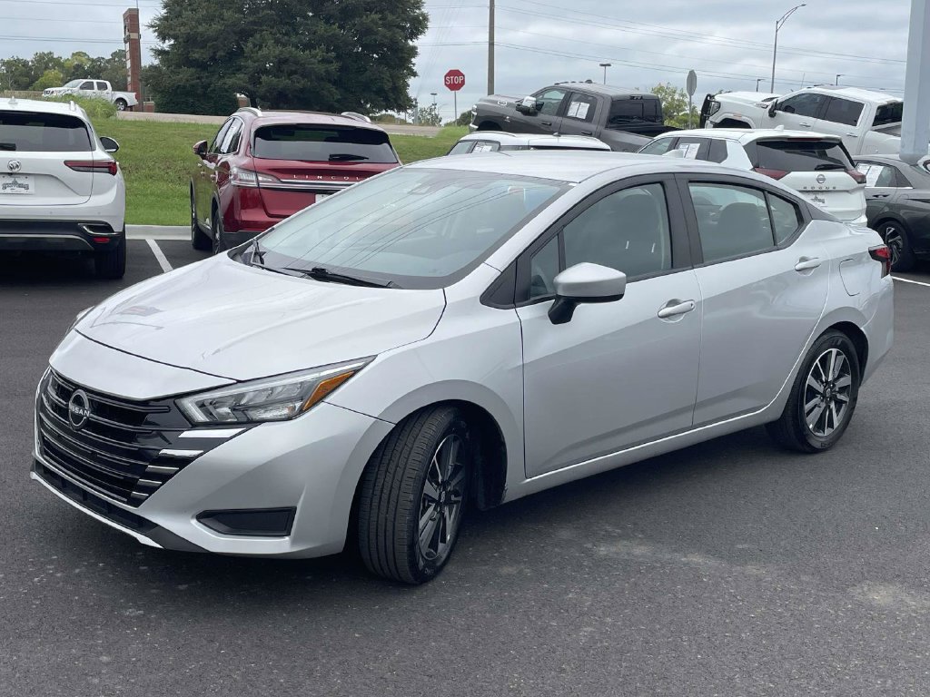 Used 2025 Nissan Versa SV FWD image 7