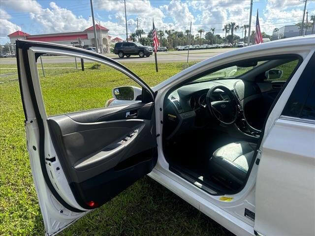 Used 2015 Hyundai Sonata Limited w/ Option Group 02 image 8