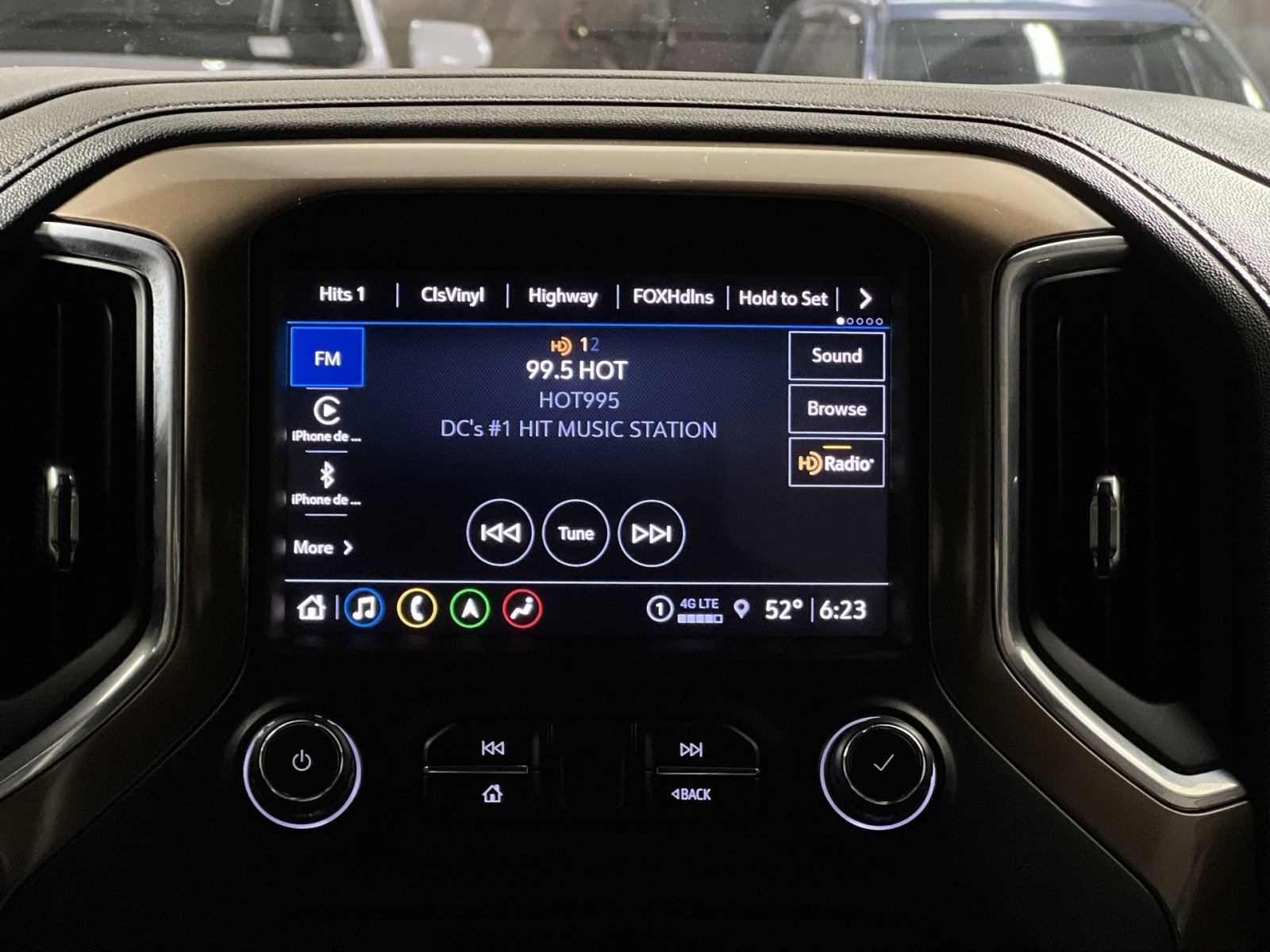 Used 2021 Chevrolet Silverado 1500 High Country w/ Technology Package image 18