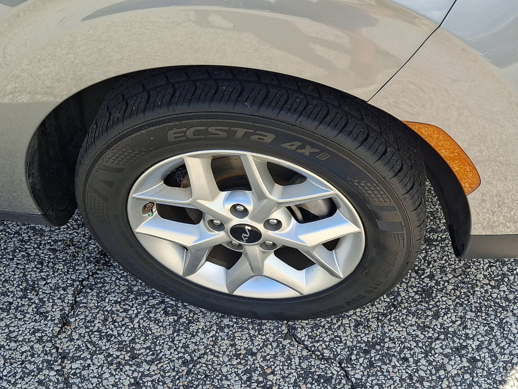 Used 2024 Kia Soul LX w/ Option Group 015 FWD image 15
