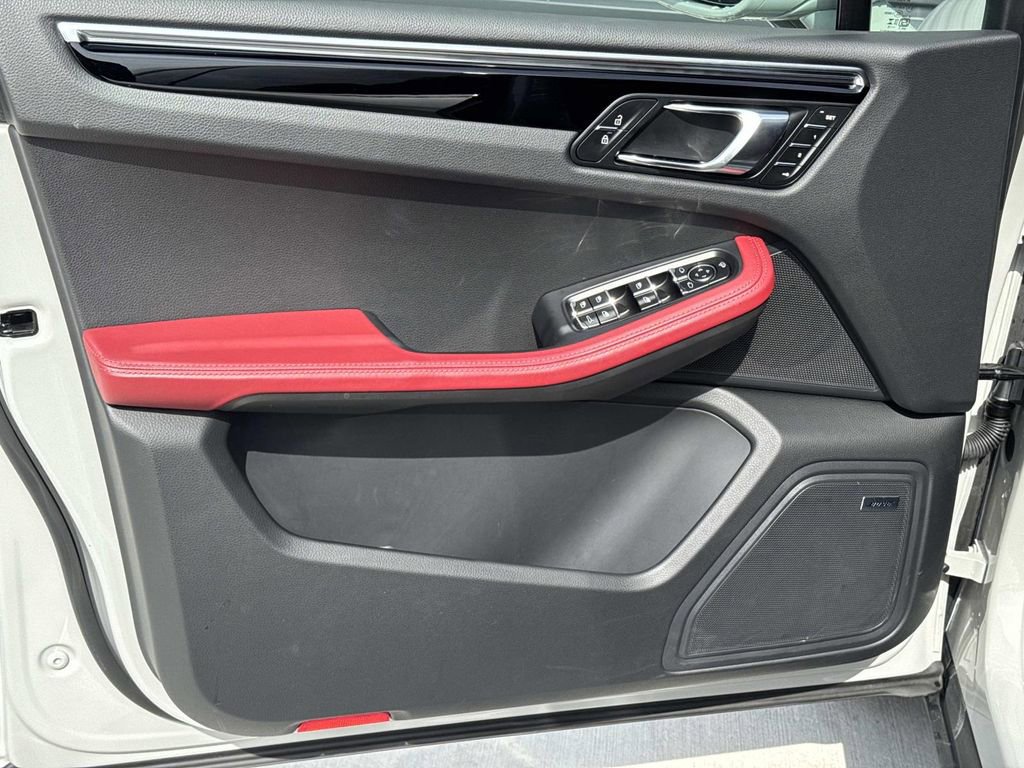 Certified 2025 Porsche Macan S image 21