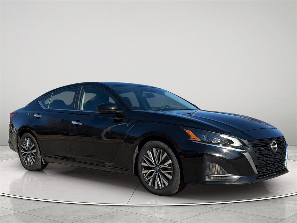 Used 2023 Nissan Altima 2.5 SV video 1