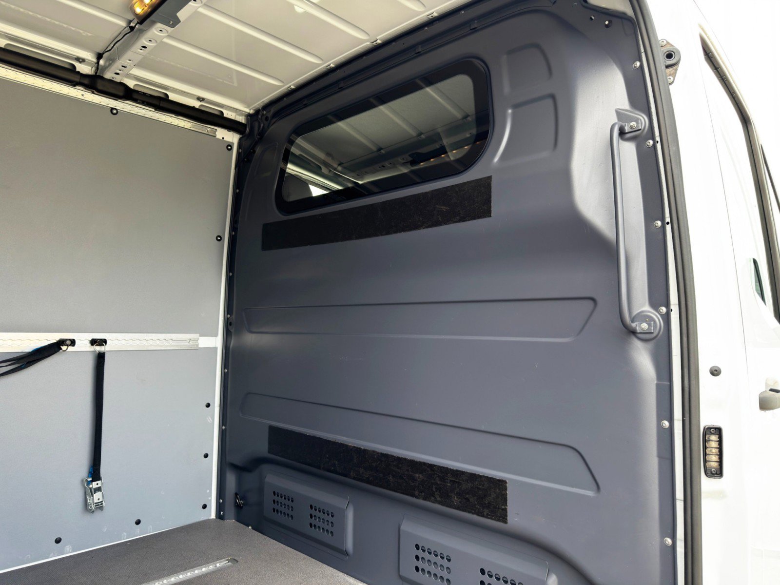 Used 2023 Mercedes-Benz Sprinter 1500 image 32