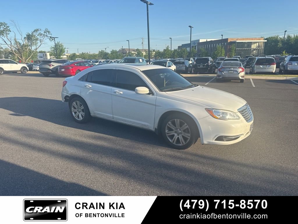 Used 2013 Chrysler 200 Touring FWD image 18