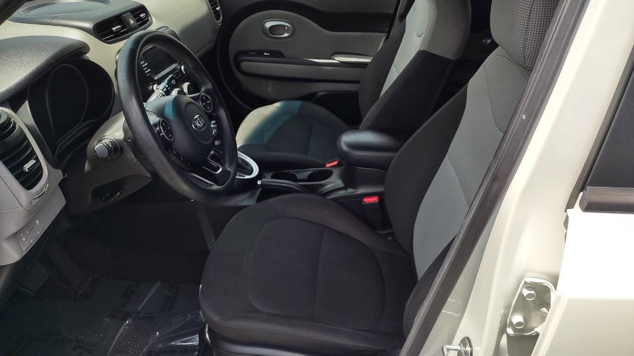 Used 2017 Kia Soul w/ Convenience Package image 10