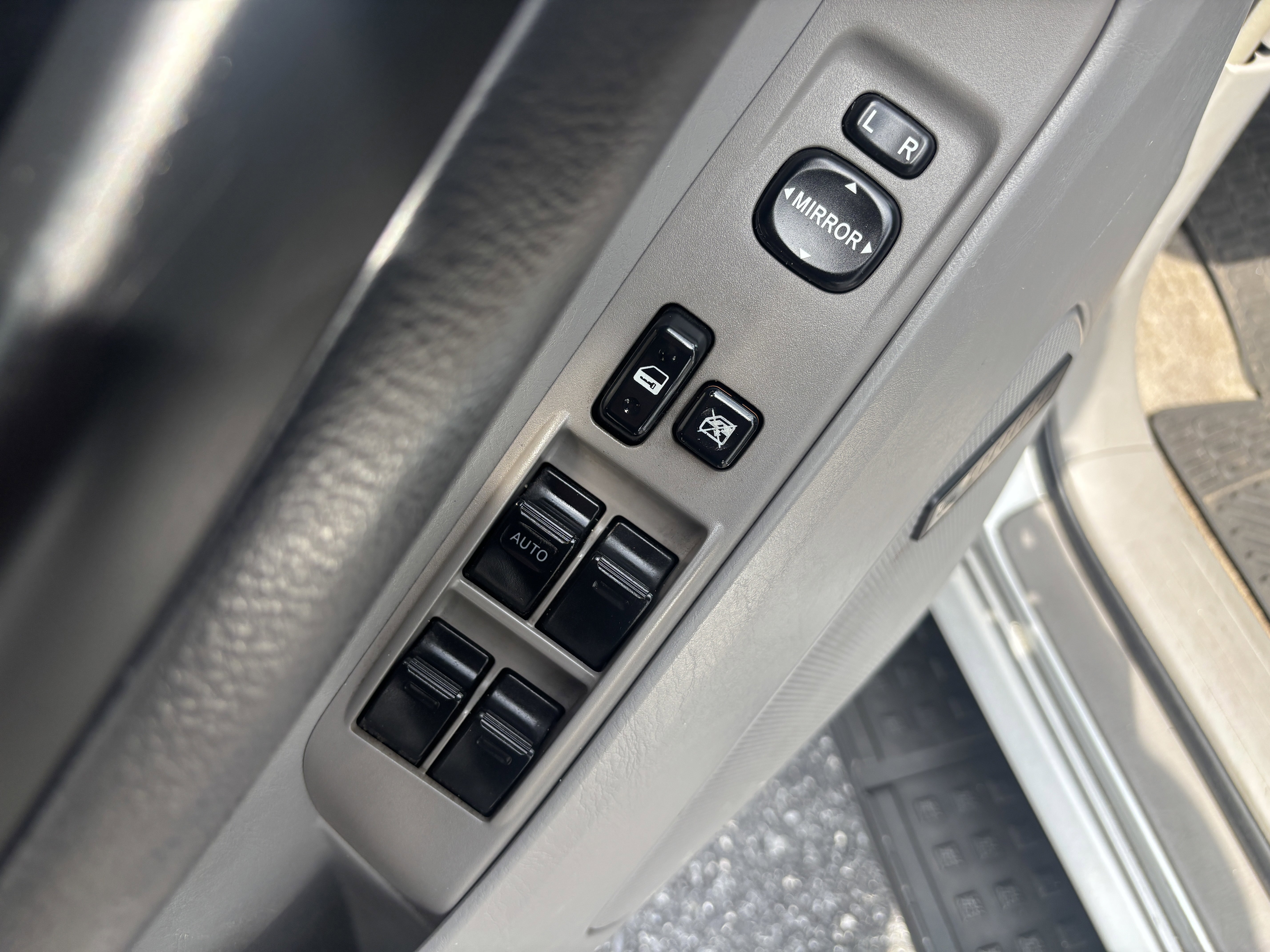 Used 2004 Toyota 4Runner Sport image 16