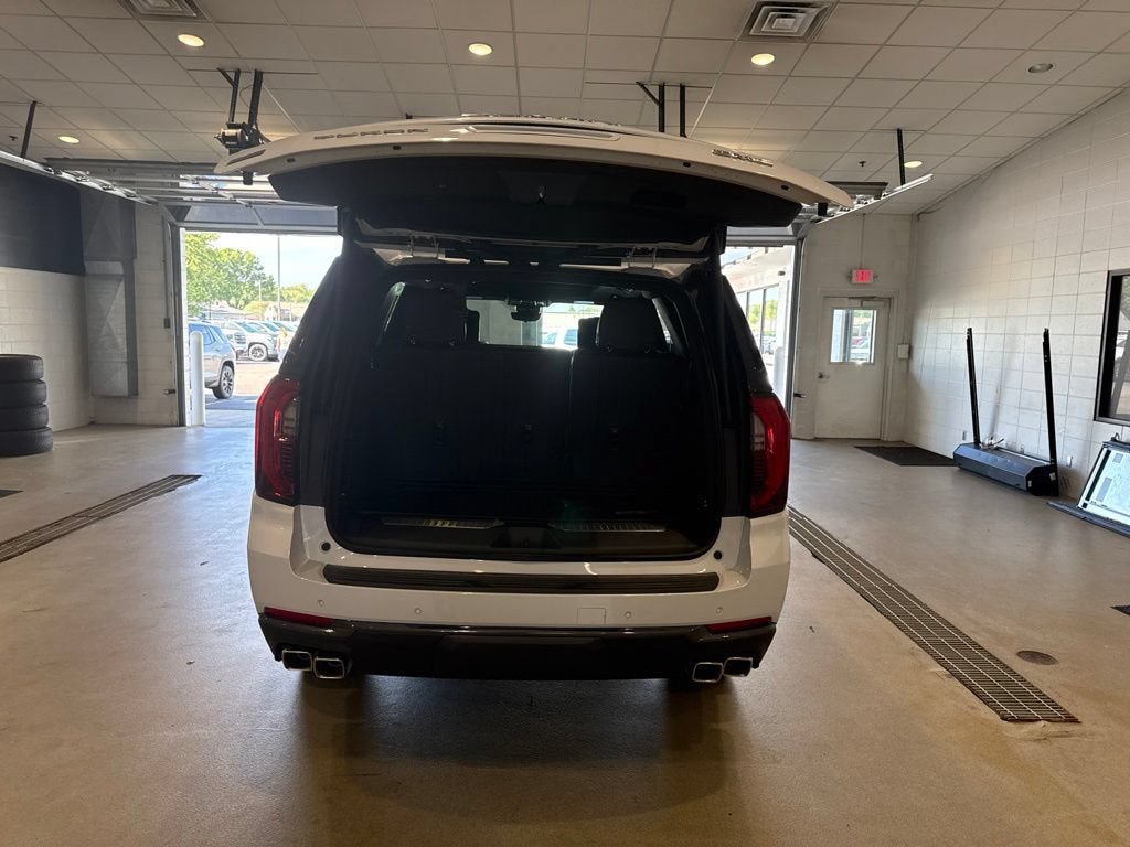 New 2026 GMC Yukon Denali Ultimate w/ LPO, Floor Liner Package AWD/4WD image 17