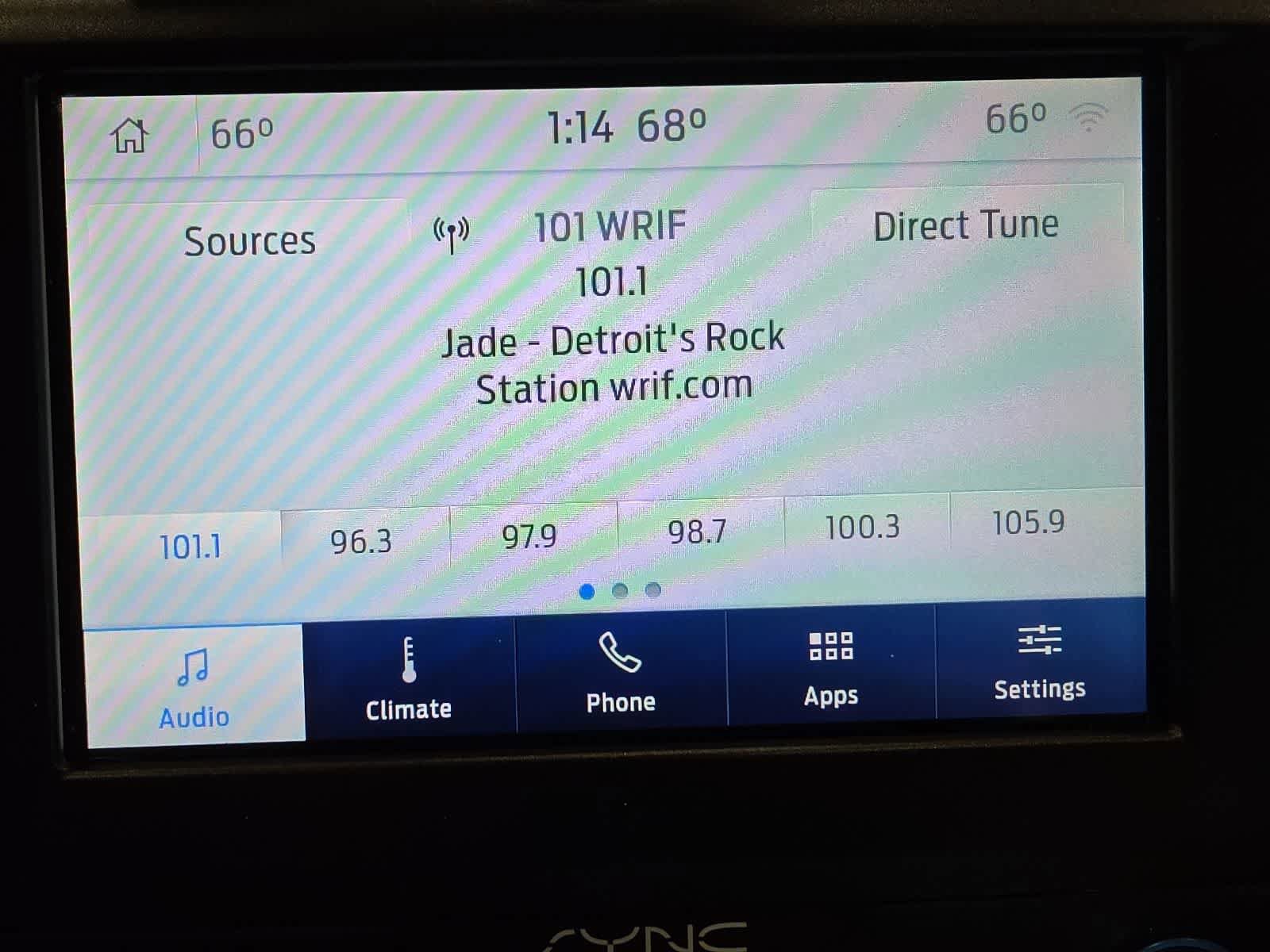 Used 2020 Ford Fusion SE FWD image 25