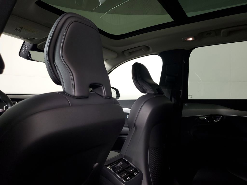 Certified 2025 Volvo XC90 B5 Core AWD/4WD image 14