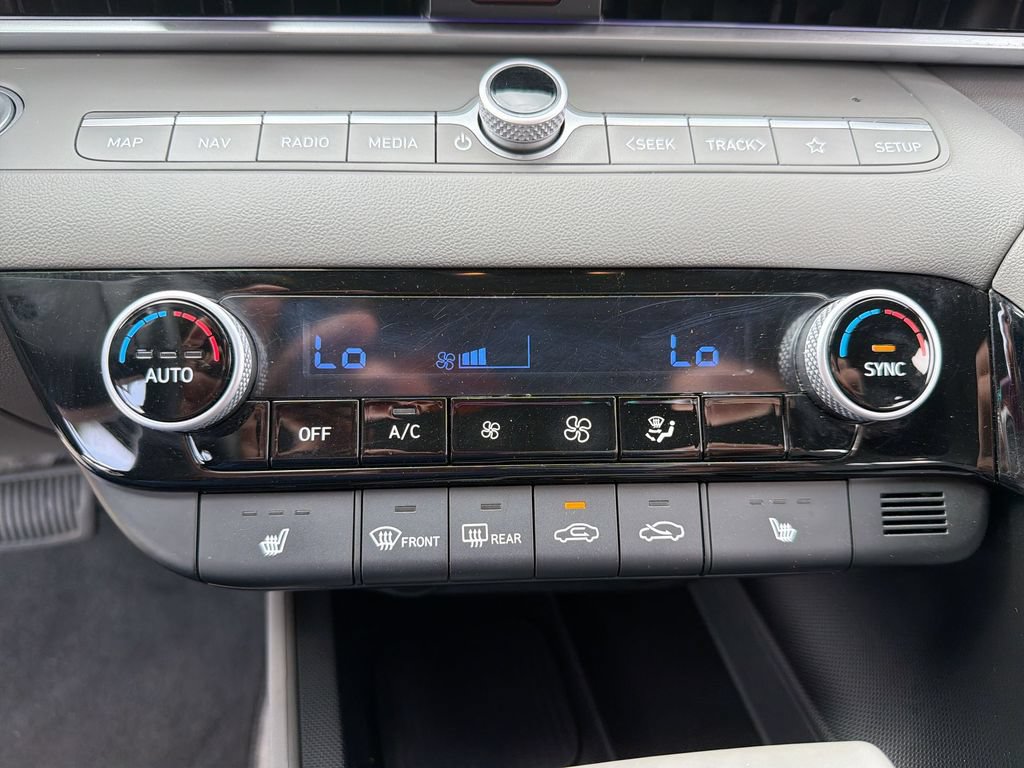 Used 2024 Hyundai Elantra SEL w/ Convenience Package FWD image 17