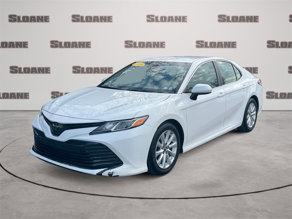 Used 2018 Toyota Camry LE image 1