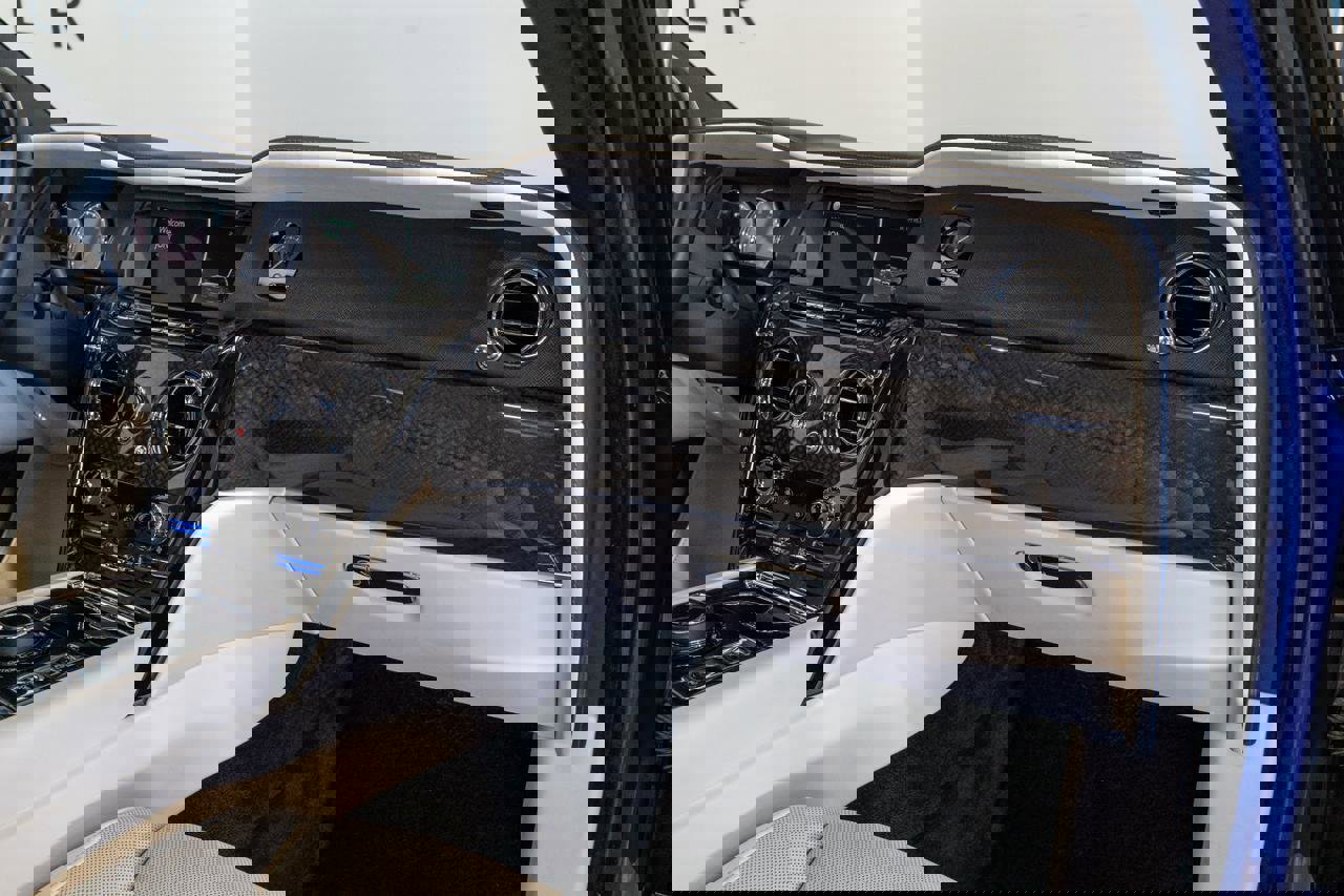 Used 2021 Rolls-Royce Cullinan Black Badge image 15