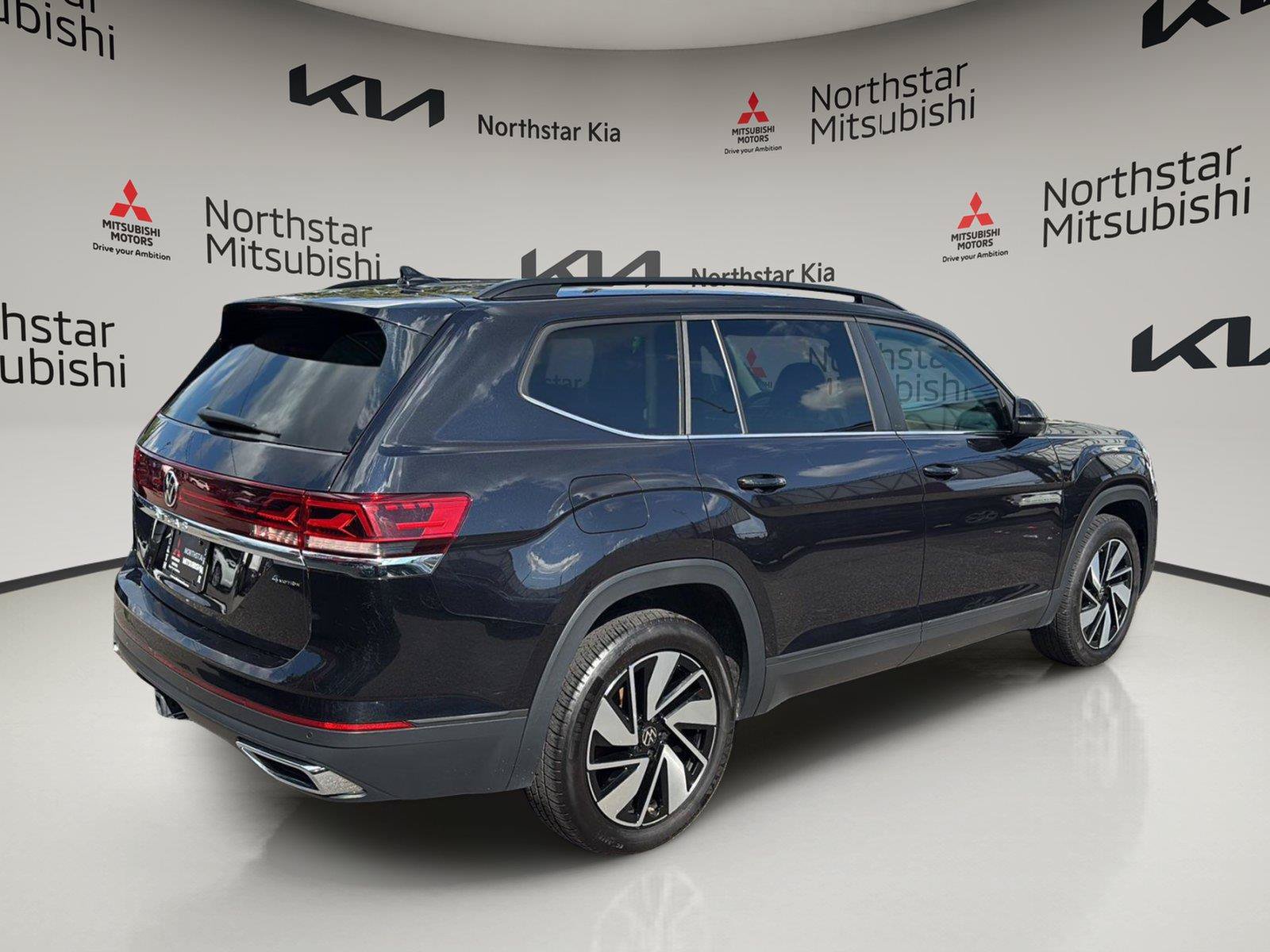 Used 2025 Volkswagen Atlas SE AWD/4WD image 8
