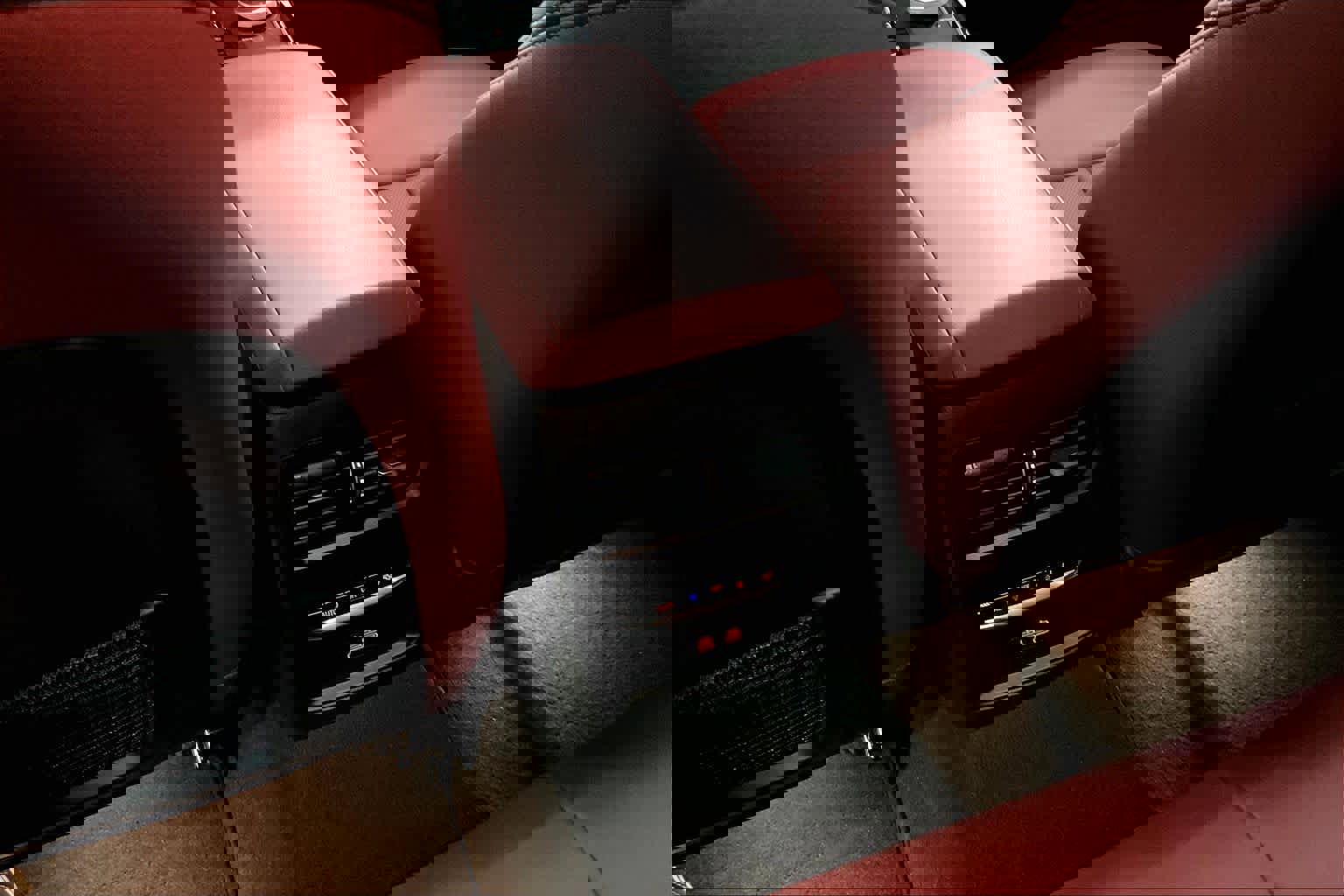 Used 2023 BMW 330i Sedan w/ Premium Package image 36