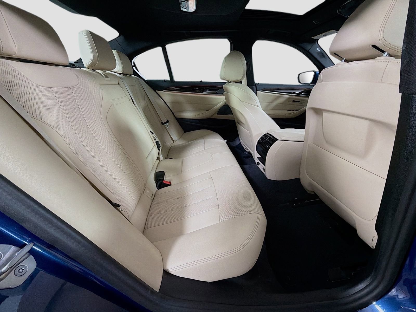 Used 2023 BMW 540i xDrive w/ Executive Package image 30