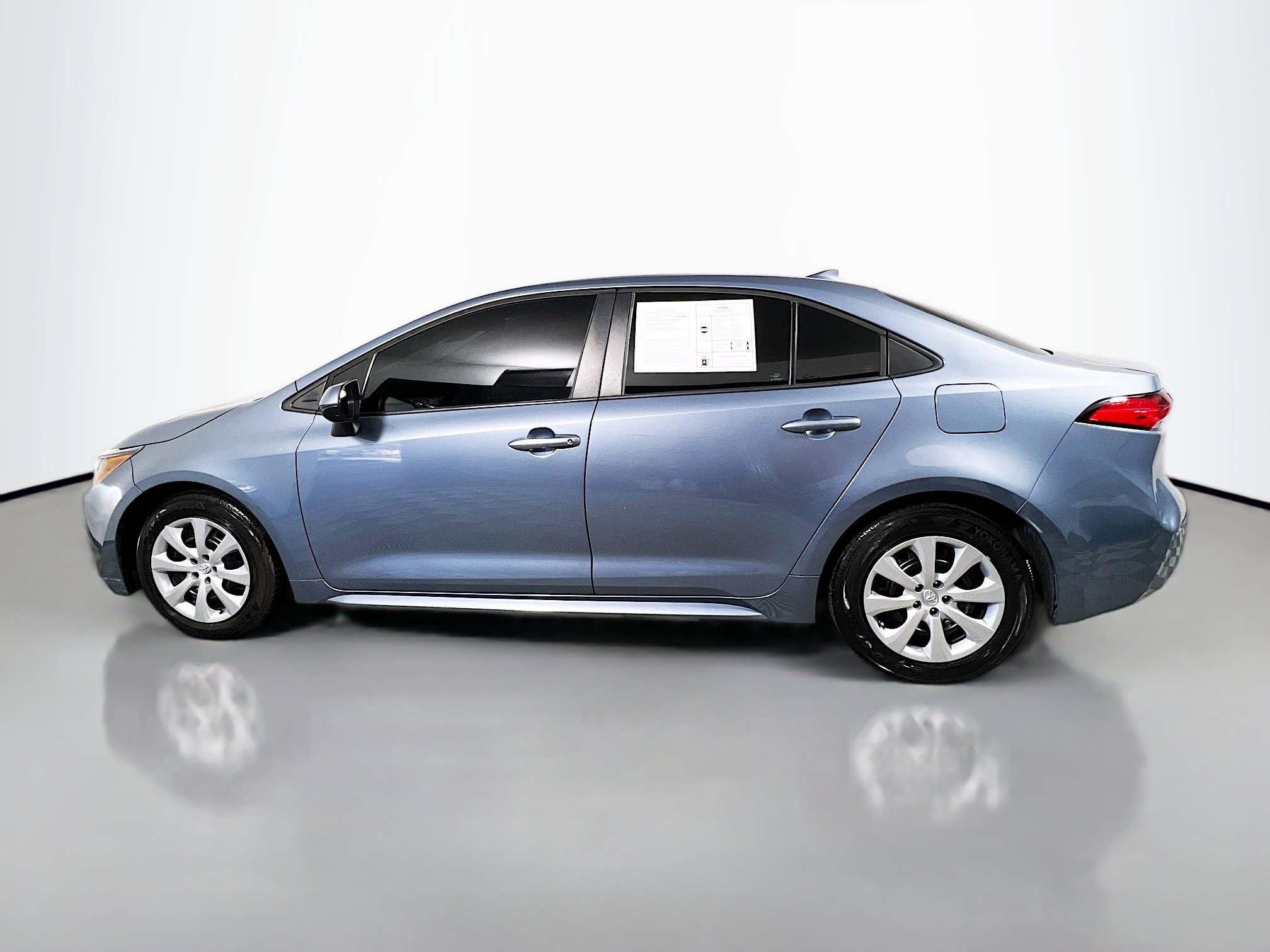 Used 2022 Toyota Corolla LE image 9