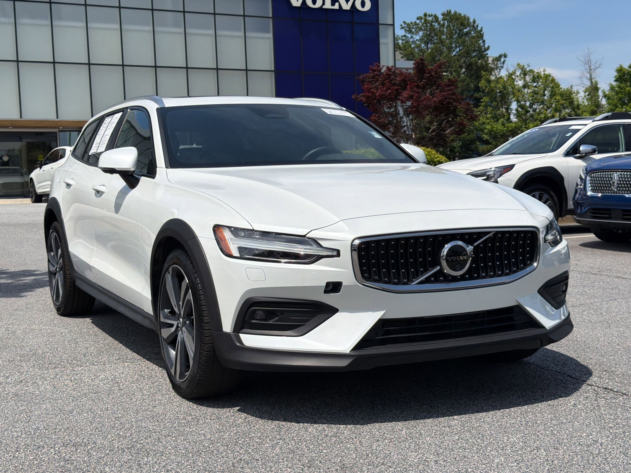 Used 2025 Volvo V60 B5 Cross Country Plus AWD/4WD image 7