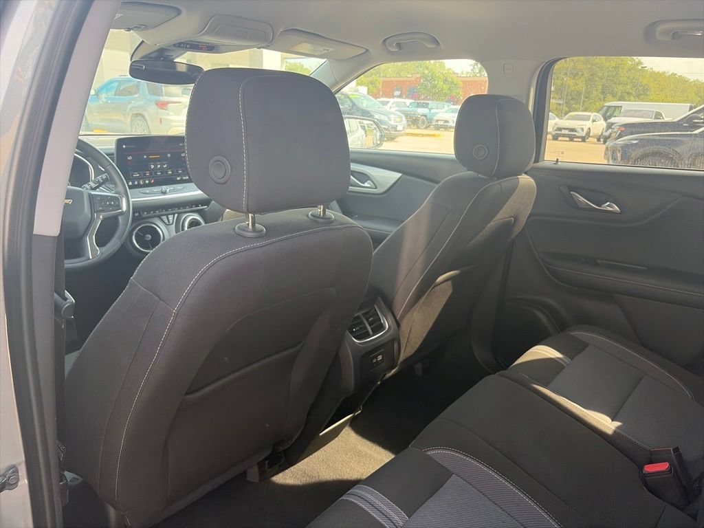Used 2025 Chevrolet Blazer LT FWD image 8