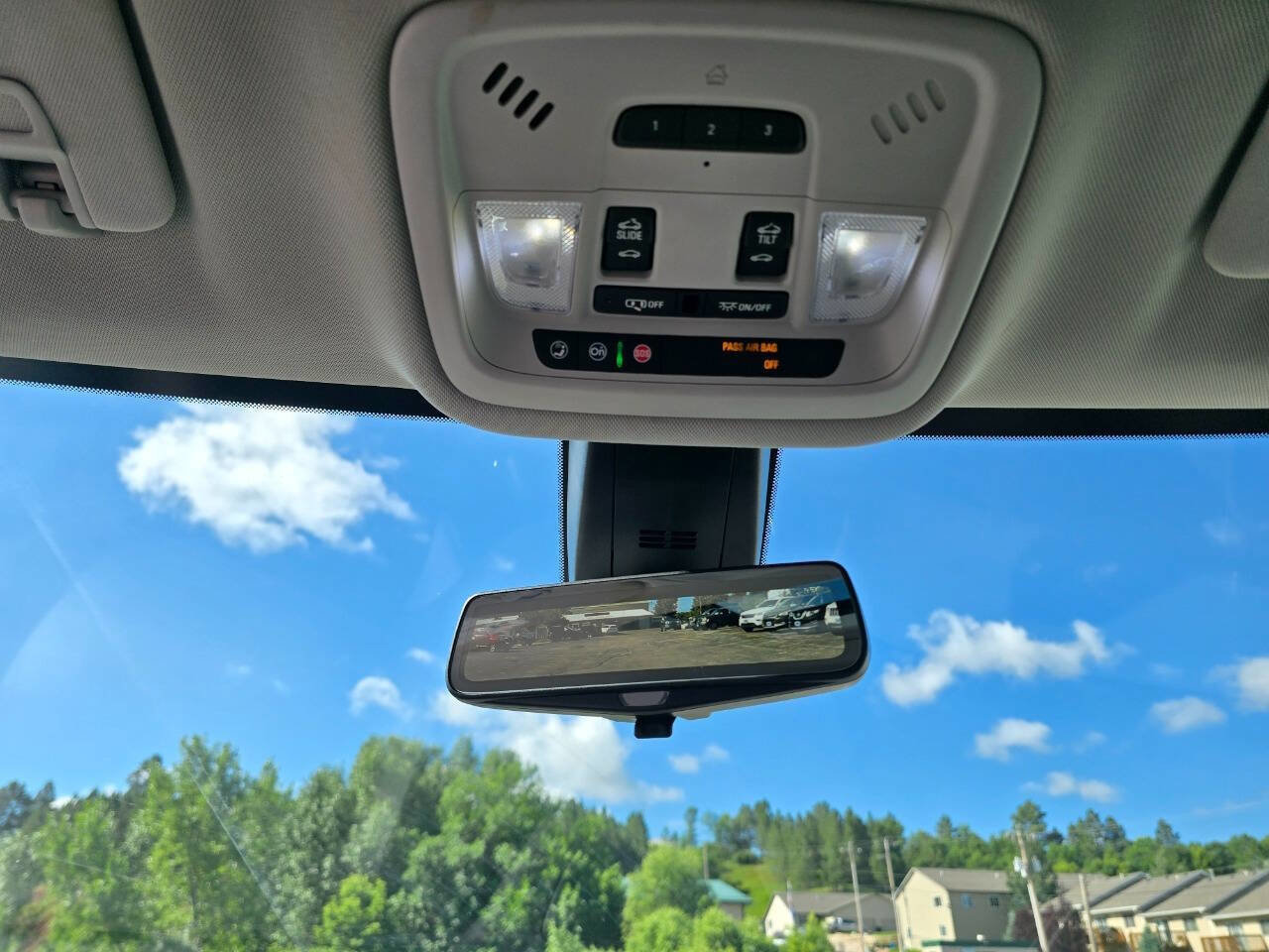 Used 2018 Chevrolet Traverse Premier image 25